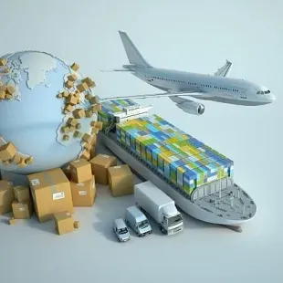 Un avión está volando sobre un barco lleno de cajas.
