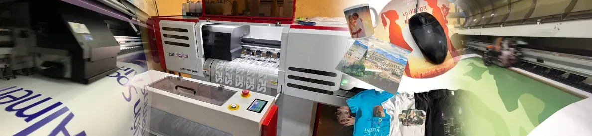 Técnicos en un laboratorio con equipos informáticos y un niño, vistos en una escena panorámica curva.