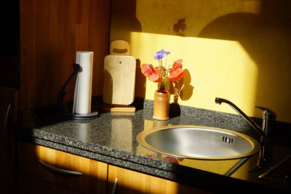 Küchenzeile mit Spülbecken