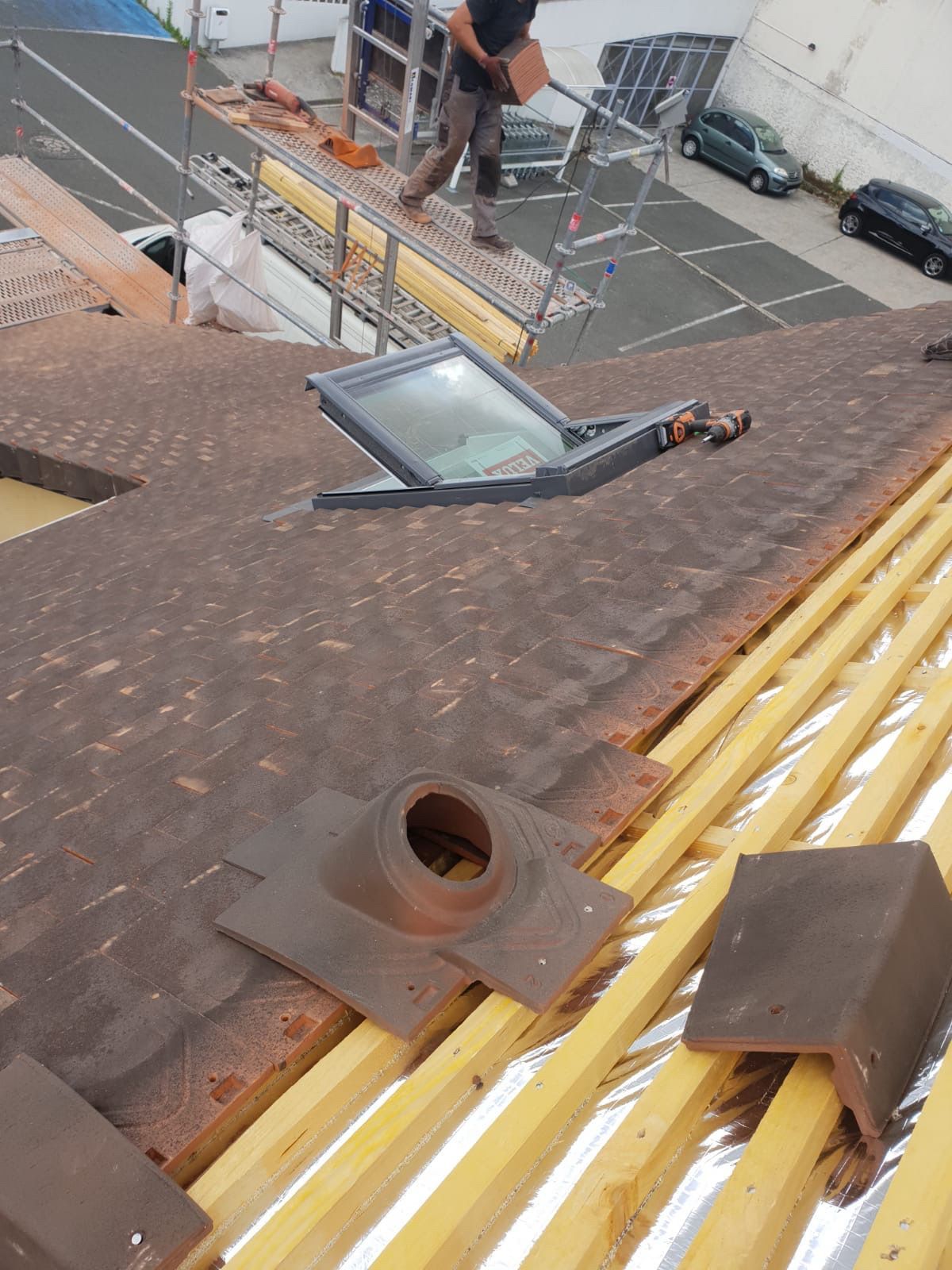 Fenêtre de toit Velux installée sur un toit