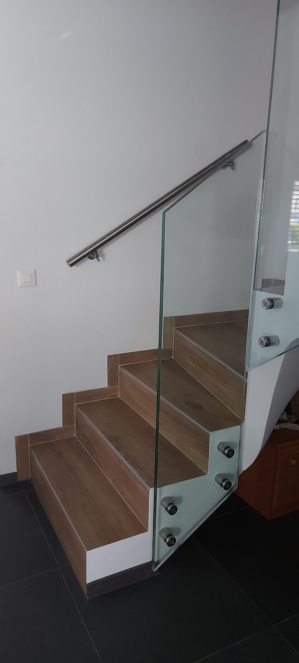 escalier en bois et verre