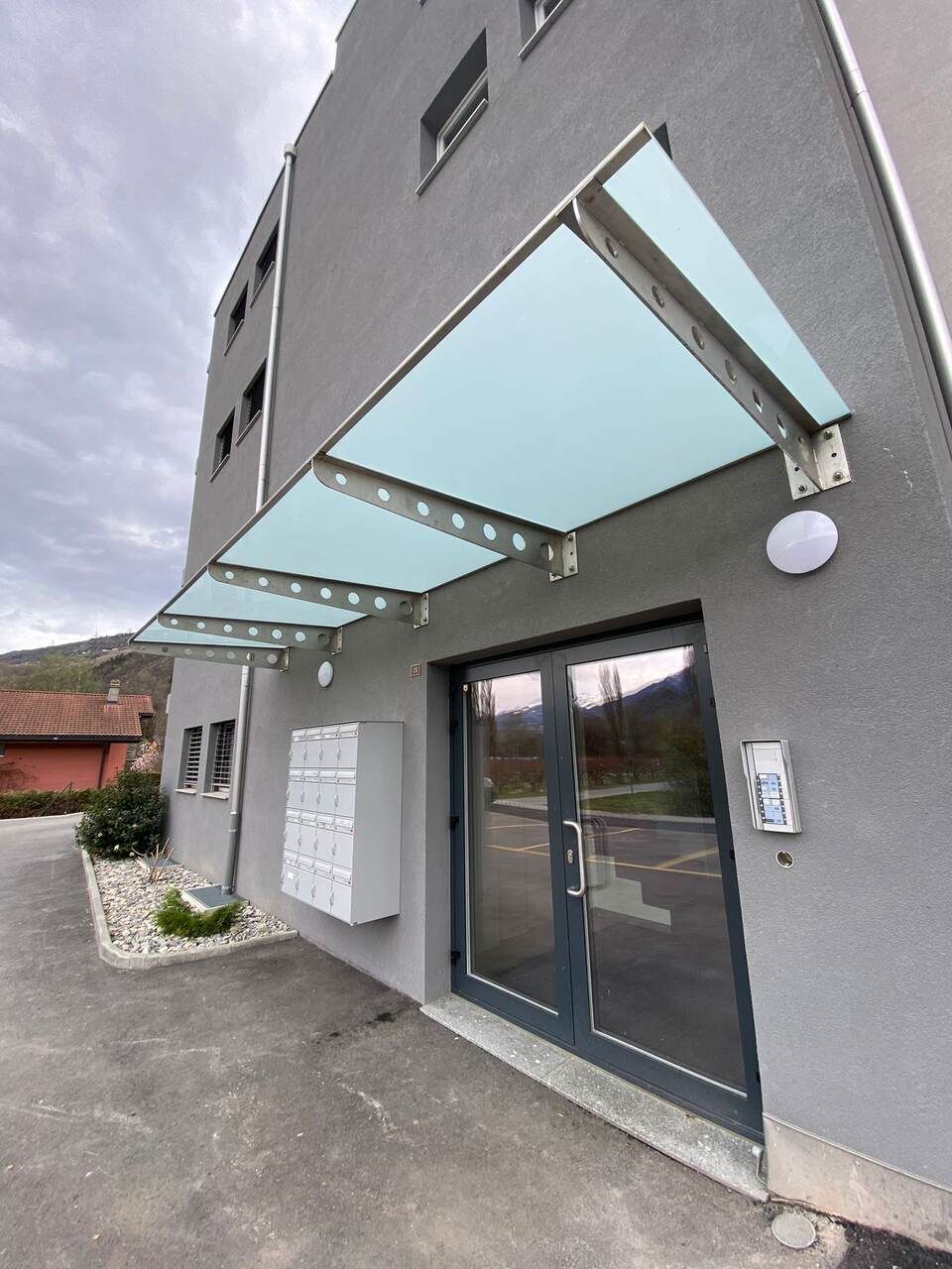 porte d'entrée en verre