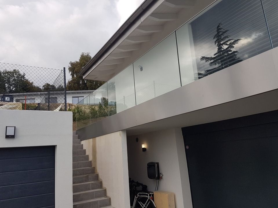 large garde-corps en verre