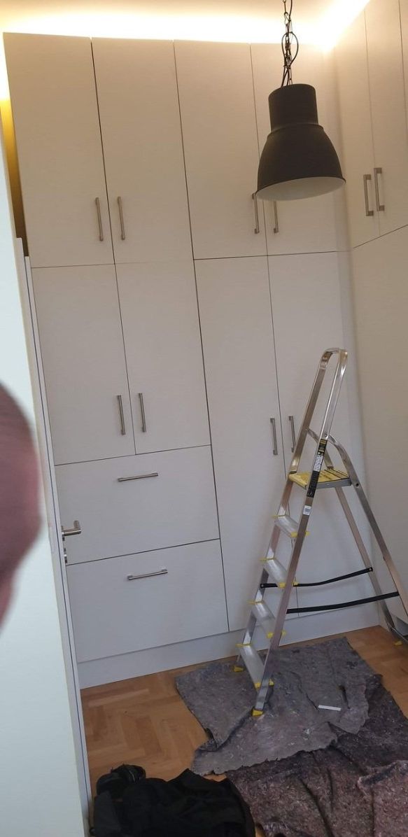 Schrank, der von der Tischlerei Klaus Krey GmbH gebaut wurde
