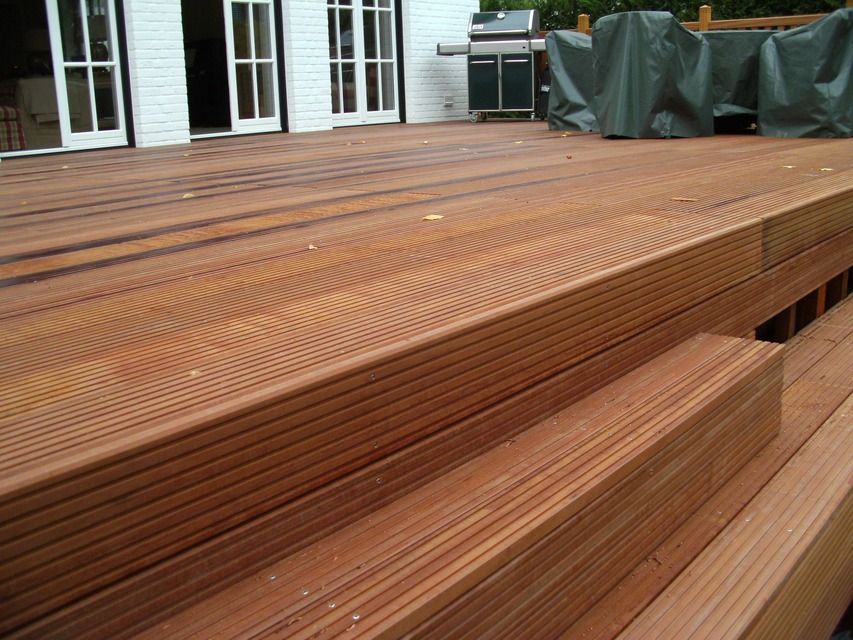 Terrasse, die von der Tischlerei Klaus Krey GmbH gebaut wurde