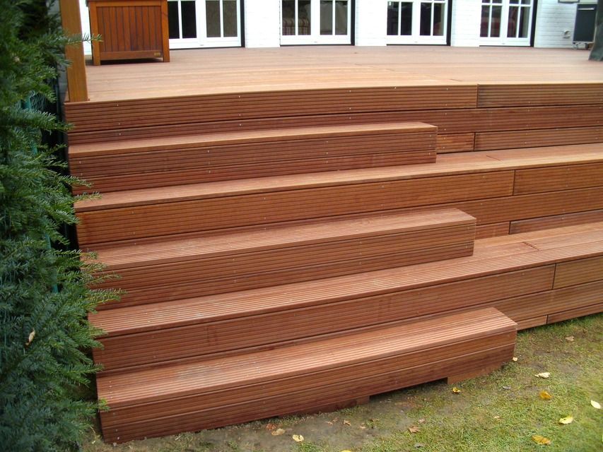 Treppe, die von der Tischlerei Klaus Krey GmbH gebaut wurde