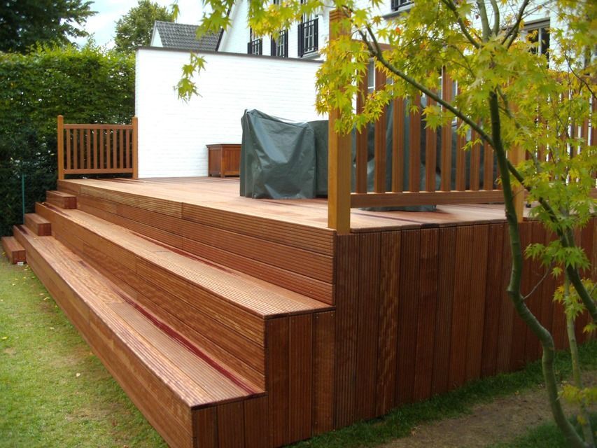 Treppe, die von der Tischlerei Klaus Krey GmbH gebaut wurde