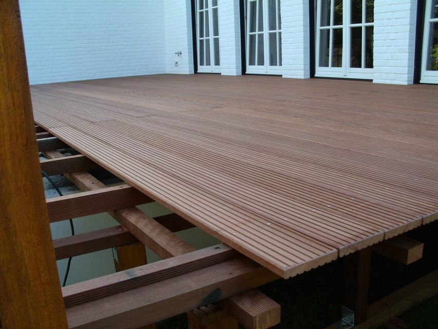 Terrasse, die von der Tischlerei Klaus Krey GmbH gebaut wurde