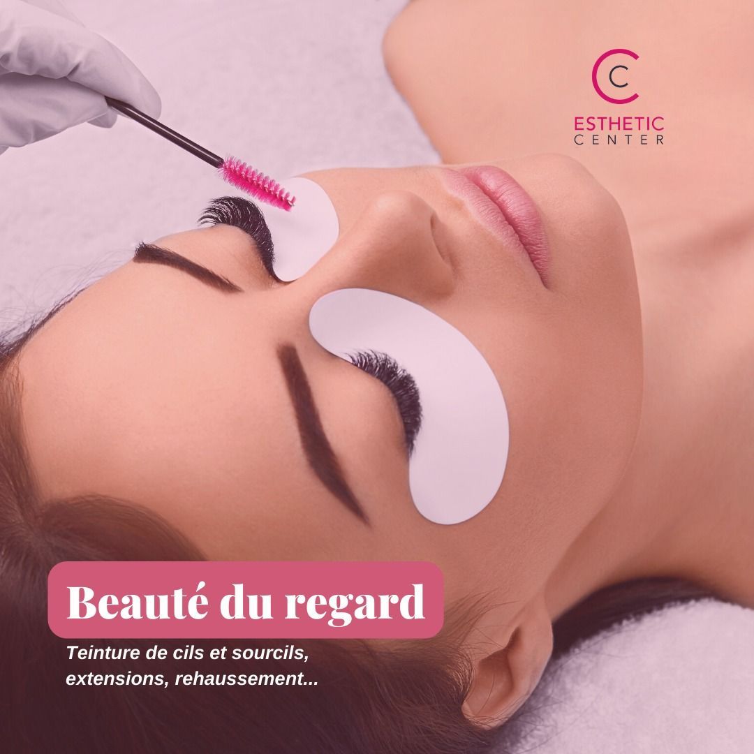 Une cliente profite d'un soin du regard