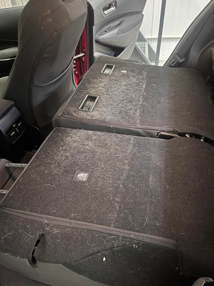 Auton sisäpuhdistus ja penkkien tekstiilipesu Varsinais-Suomessa.