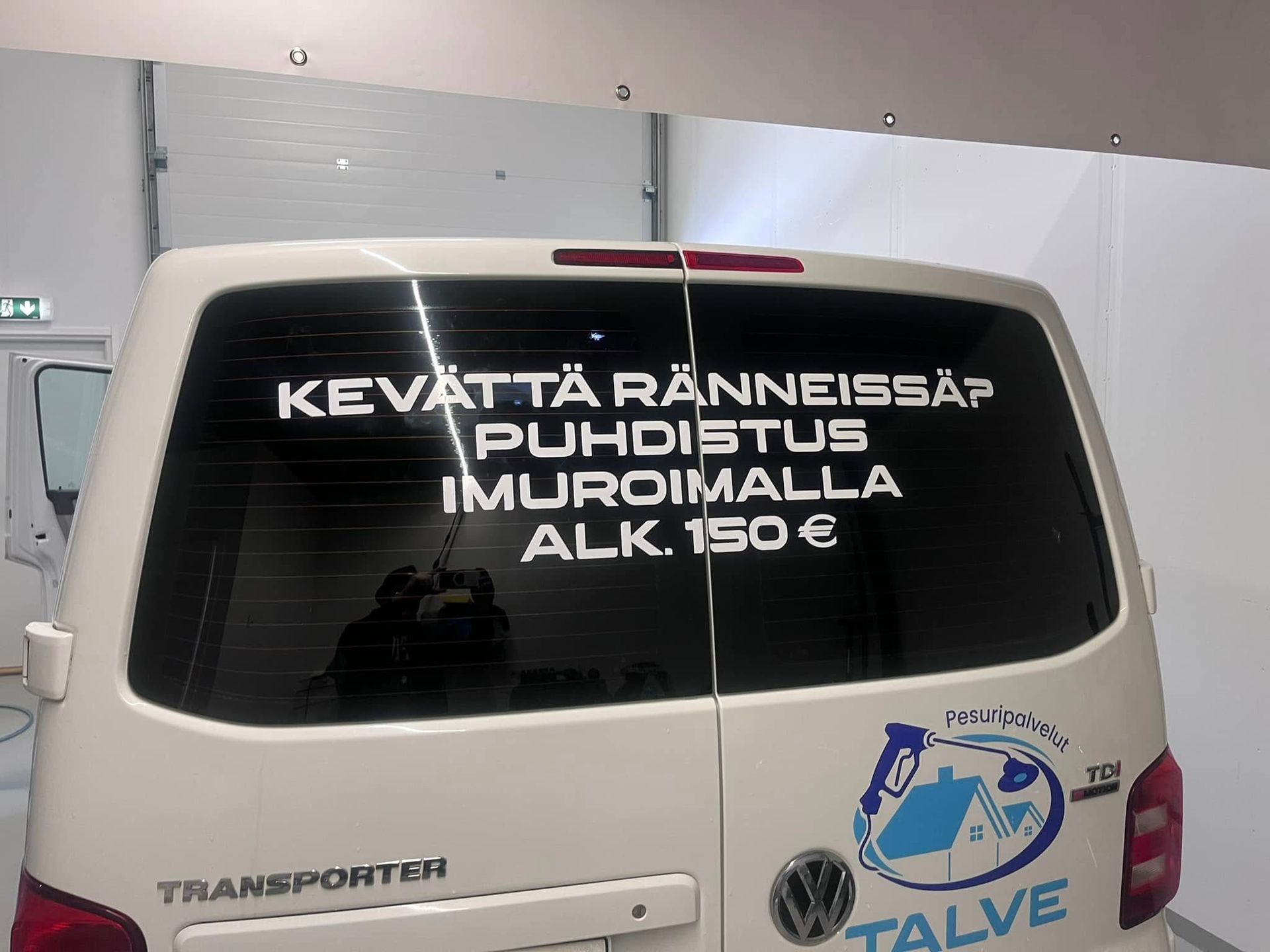 Arvorakennuksen peltikaton kunnostus ja tarkastus henkilönostimella Salon seudulla – vaativatkin kohteet ammattitaidolla.