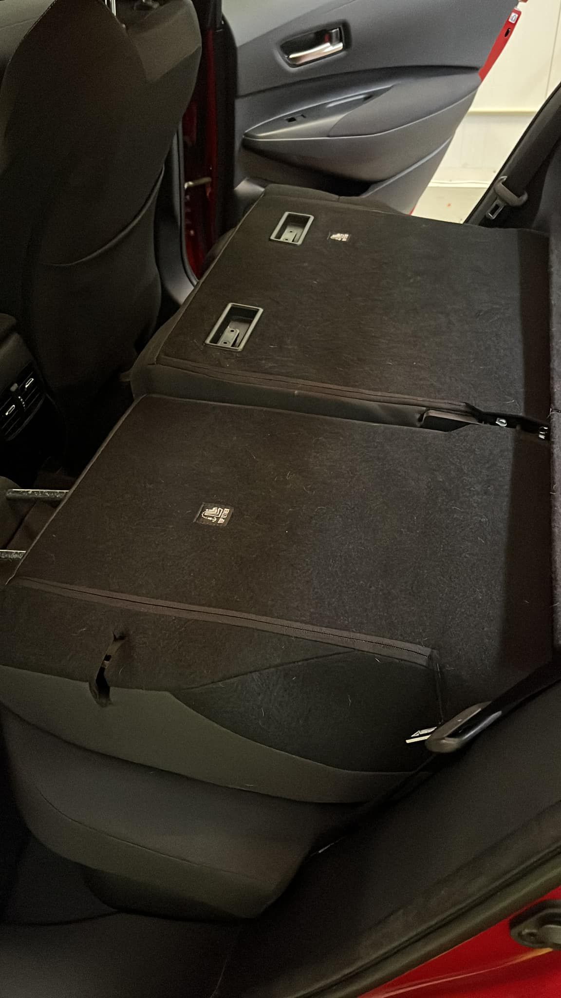 Puhdas ja raikas auton sisätila Pesuripalvelut Talven puhdistamana.