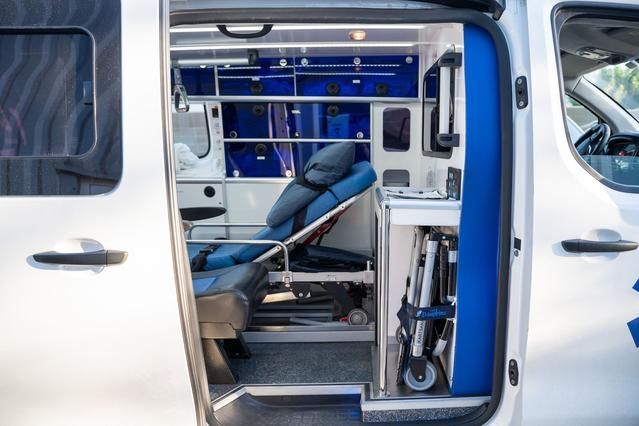 Brancard dans une ambulance de Var Assistance