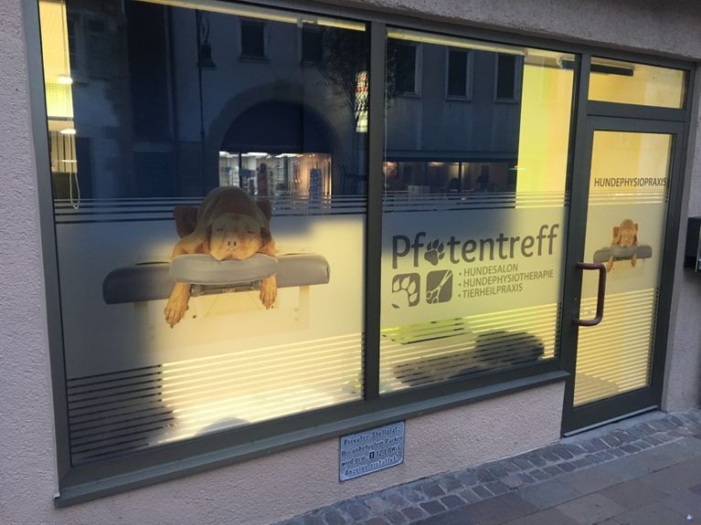 Außenfassade Praxis Pfotentreff