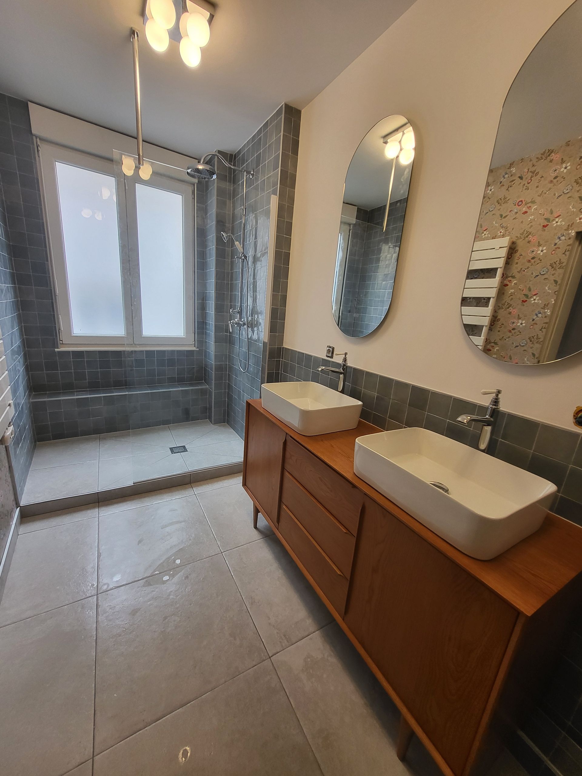 Une salle de bains.