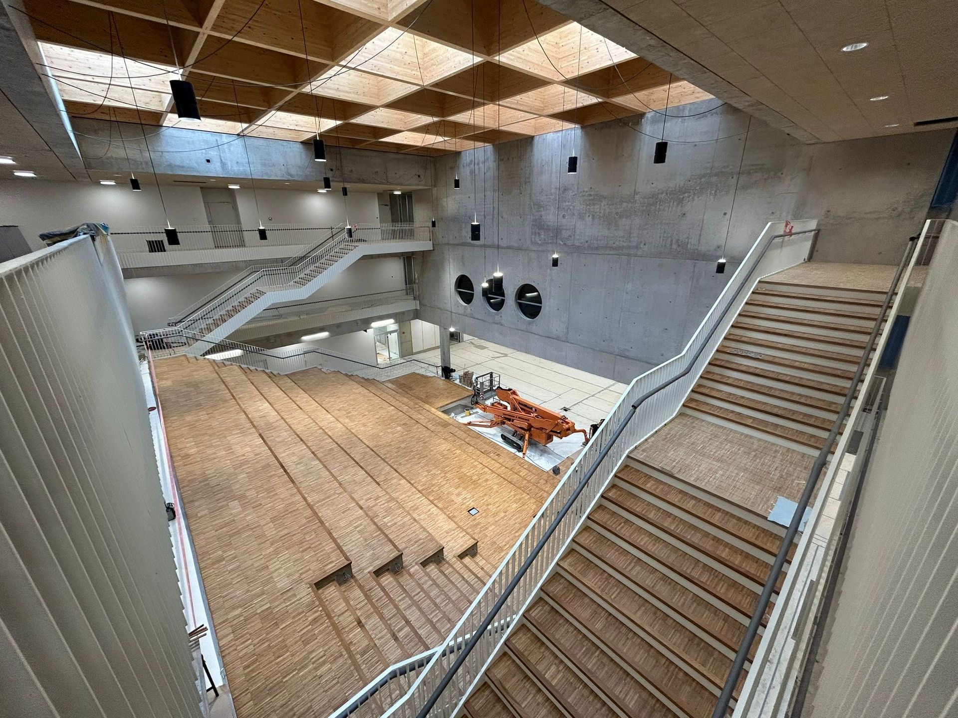 Modernes Studioapartment mit Betonboden Terrazzo Küchen