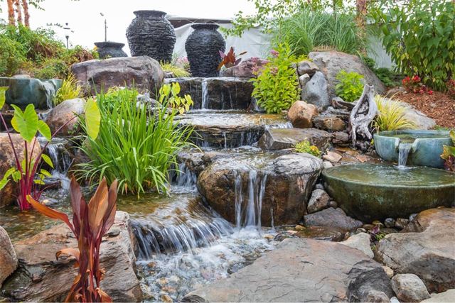 Abri sous roche  Article - choisir sa pompe de bassin de jardin