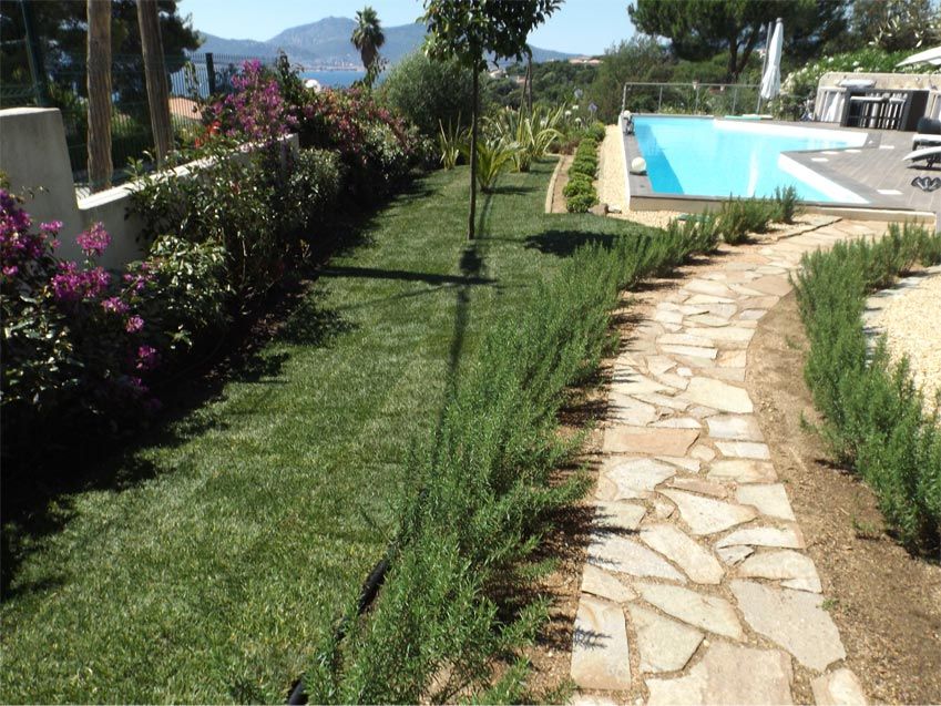 Allée en pierres naturelles