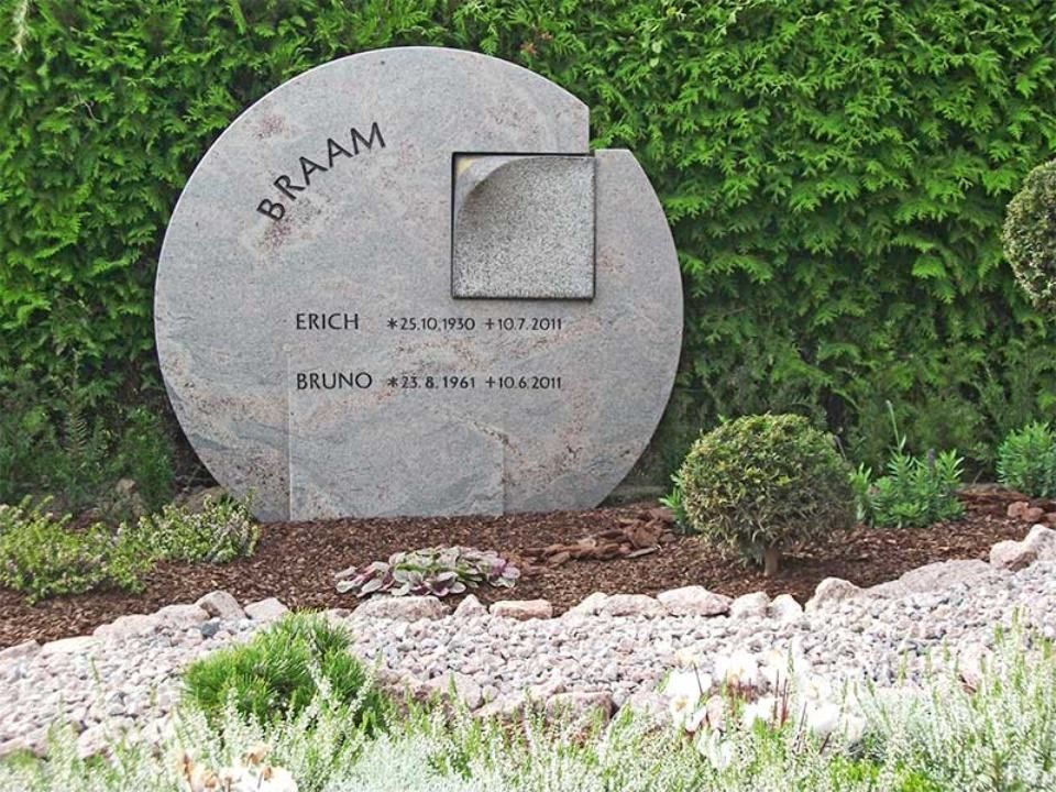 Grabmal, Arbeit vom Steinmetz Splittorf