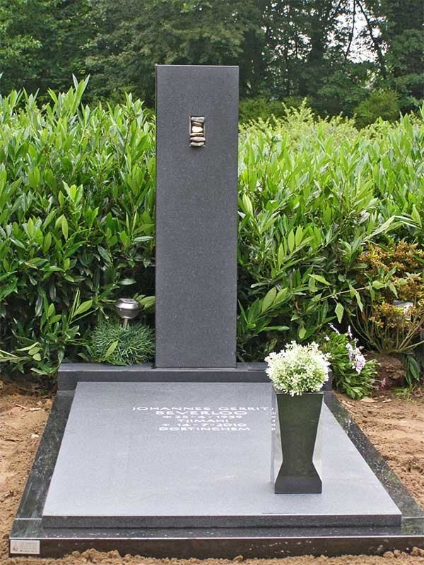 Grabmal, Arbeit vom Steinmetz Splittorf