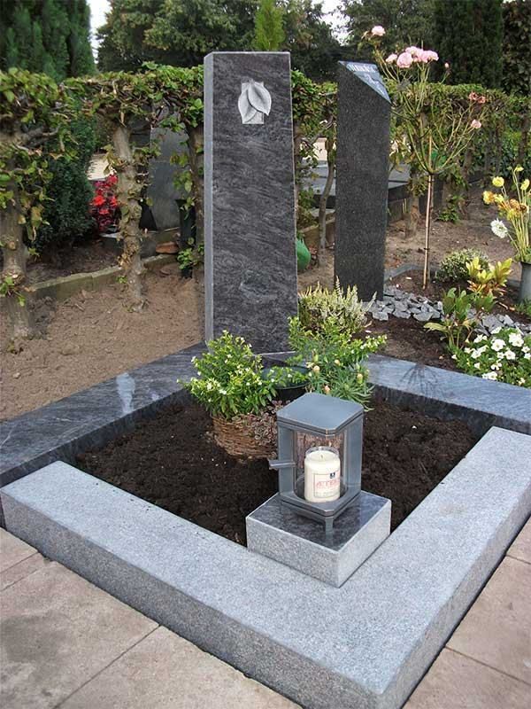 Grabmal, Arbeit vom Steinmetz Splittorf