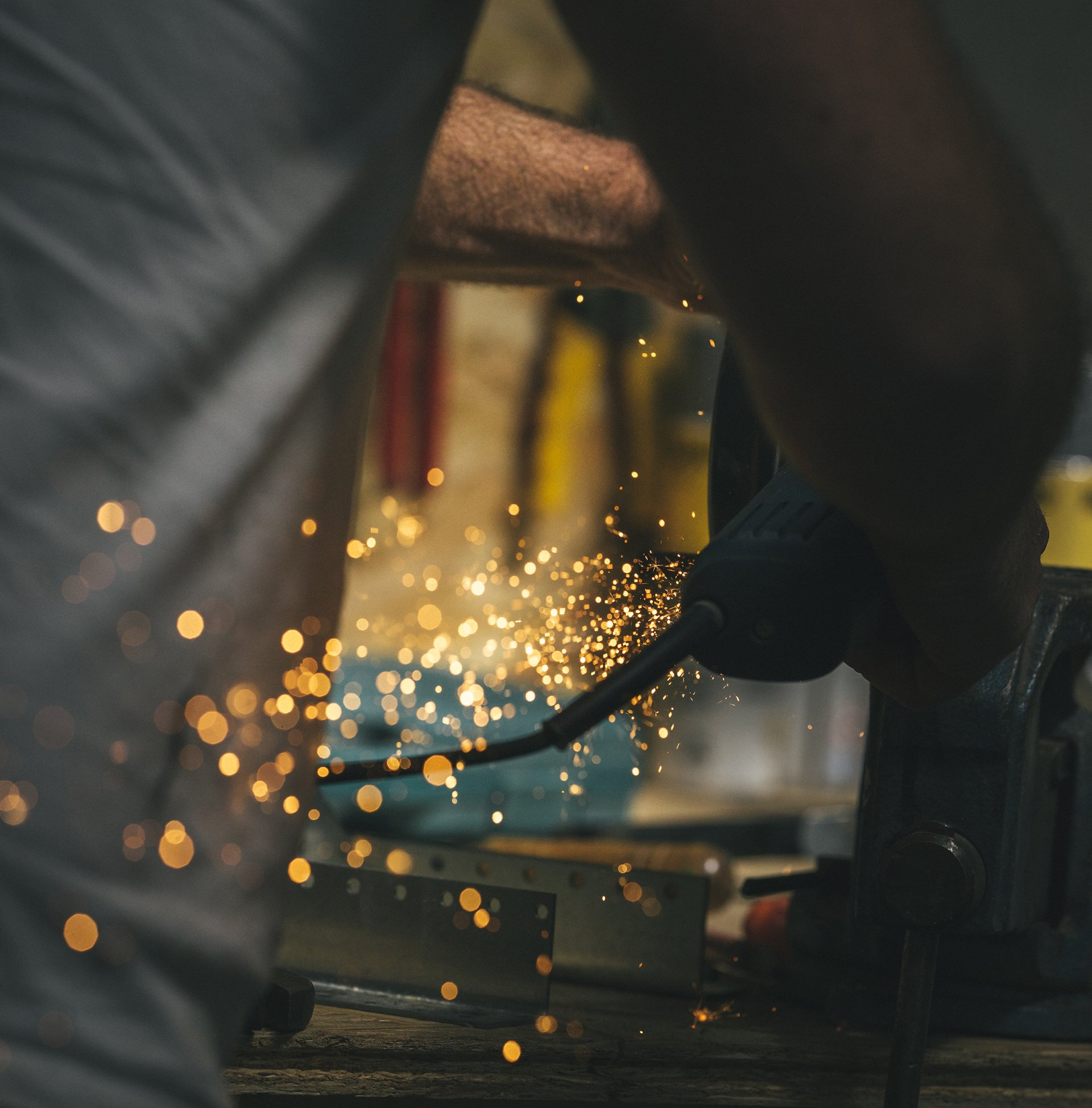 Fabrication de pièce de zinguerie en cours