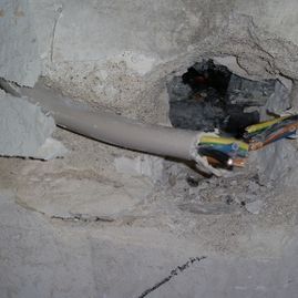 Kabel in Wand