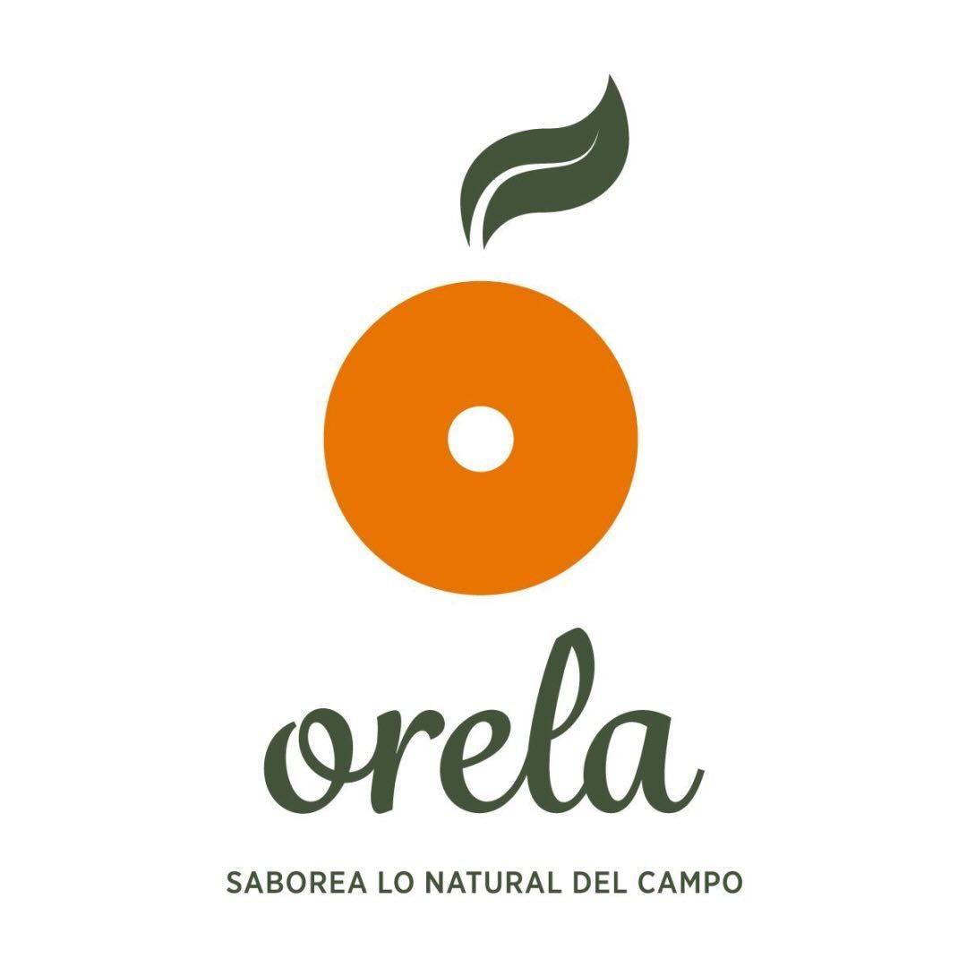 Logotipo de Orela: Rodaja de naranja con hoja verde. Texto "orela" y "Saborea lo natural del campo"