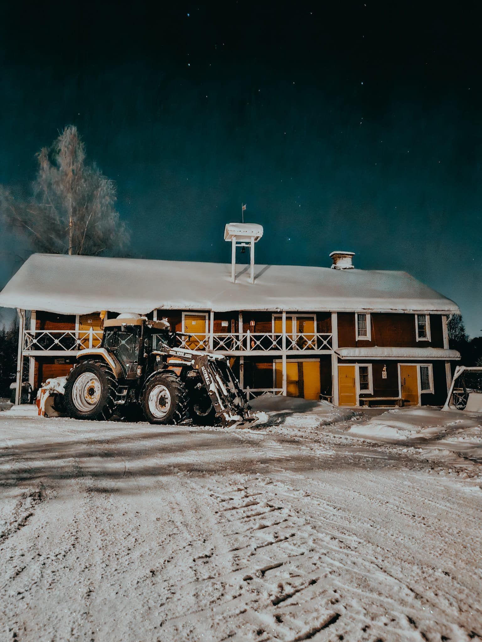 Yleisöä Ränssin Kievarissa
