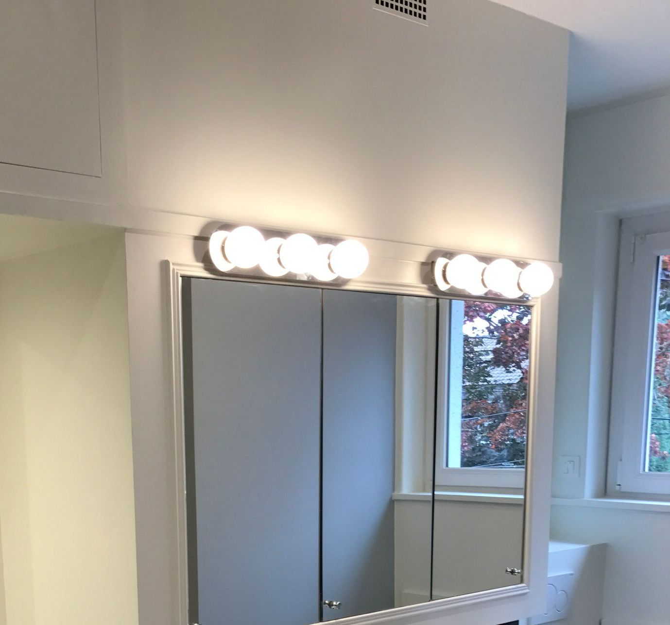 Installations lumineuse et sortie VMC d'une salle de bains