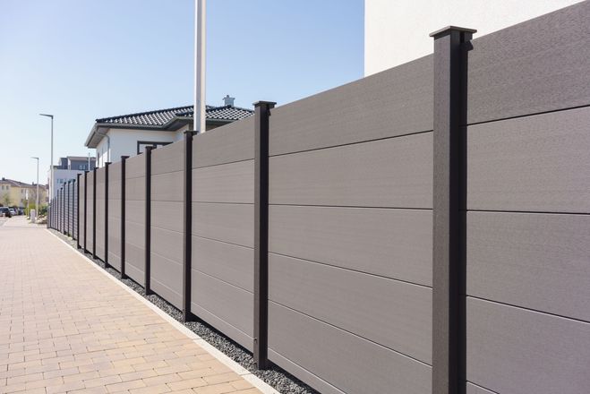 Clôture en PVC gris anthracite