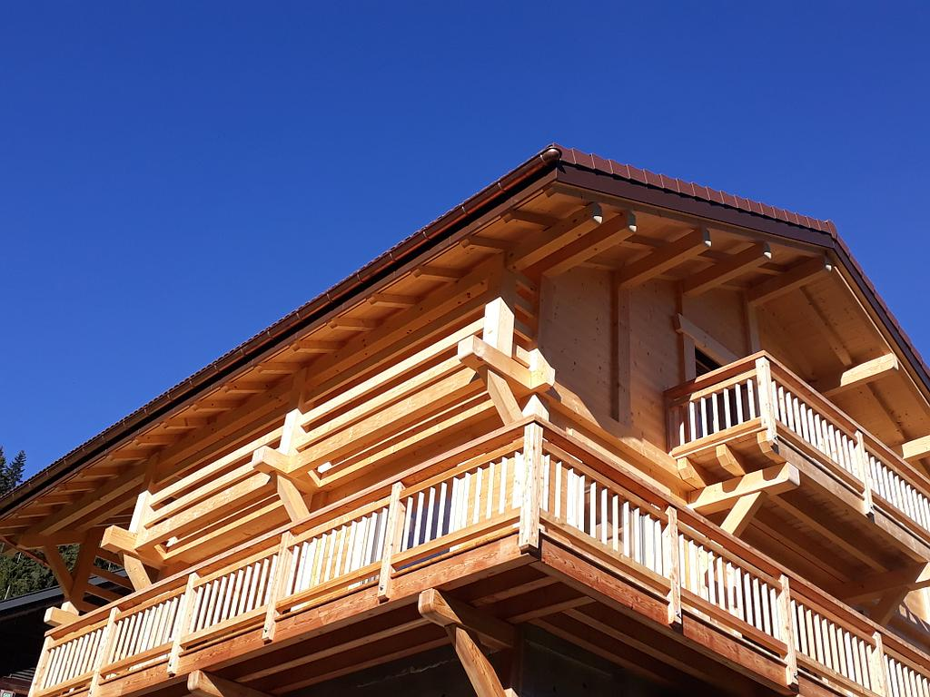 Balcon bois rénové