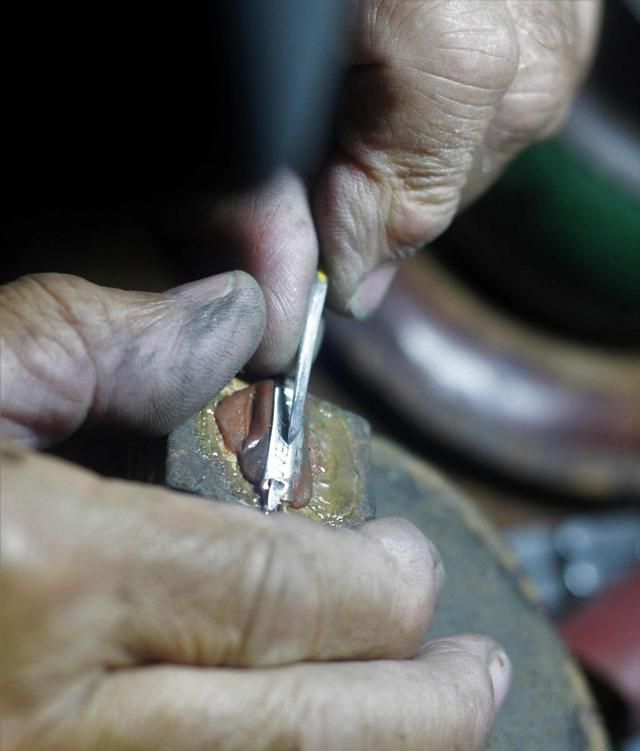 Fabrication de bijoux manuelle