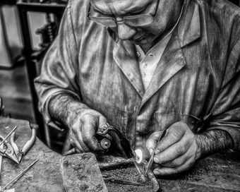 Réparation de bijoux à la main
