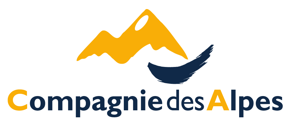 Logo de Compagnie des Alpes avec un motif de montagne jaune et un texte bleu