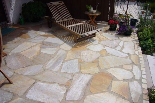 Terrasse aus Naturstein