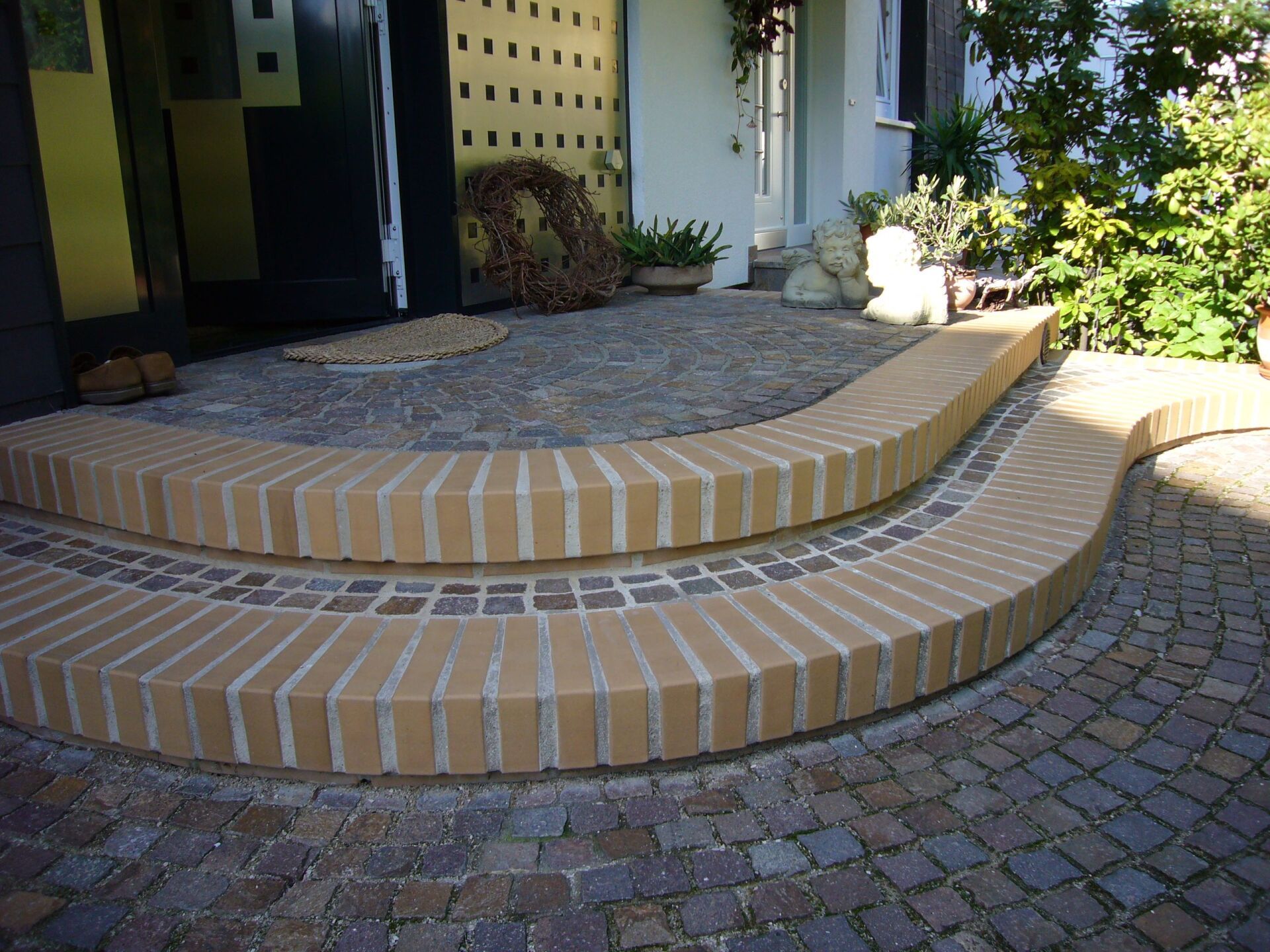 Treppe aus Pophrymosaikpflaster