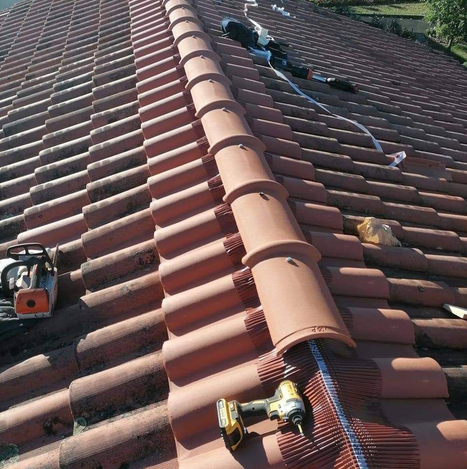 Travaux sur toiture en terre cuite