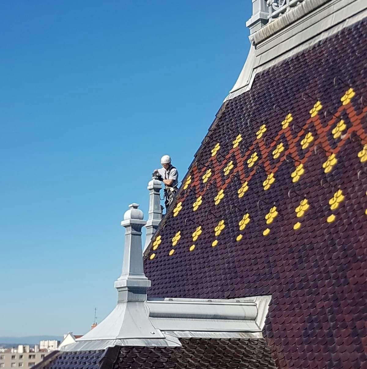 Couvreur sur toiture