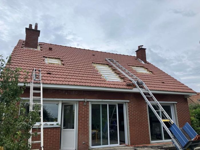 Travaux de toiture maison en brique