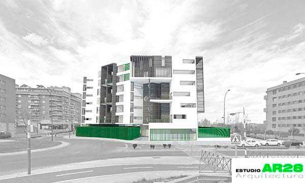 Una fotografía en blanco y negro de un edificio con una valla verde a su alrededor.