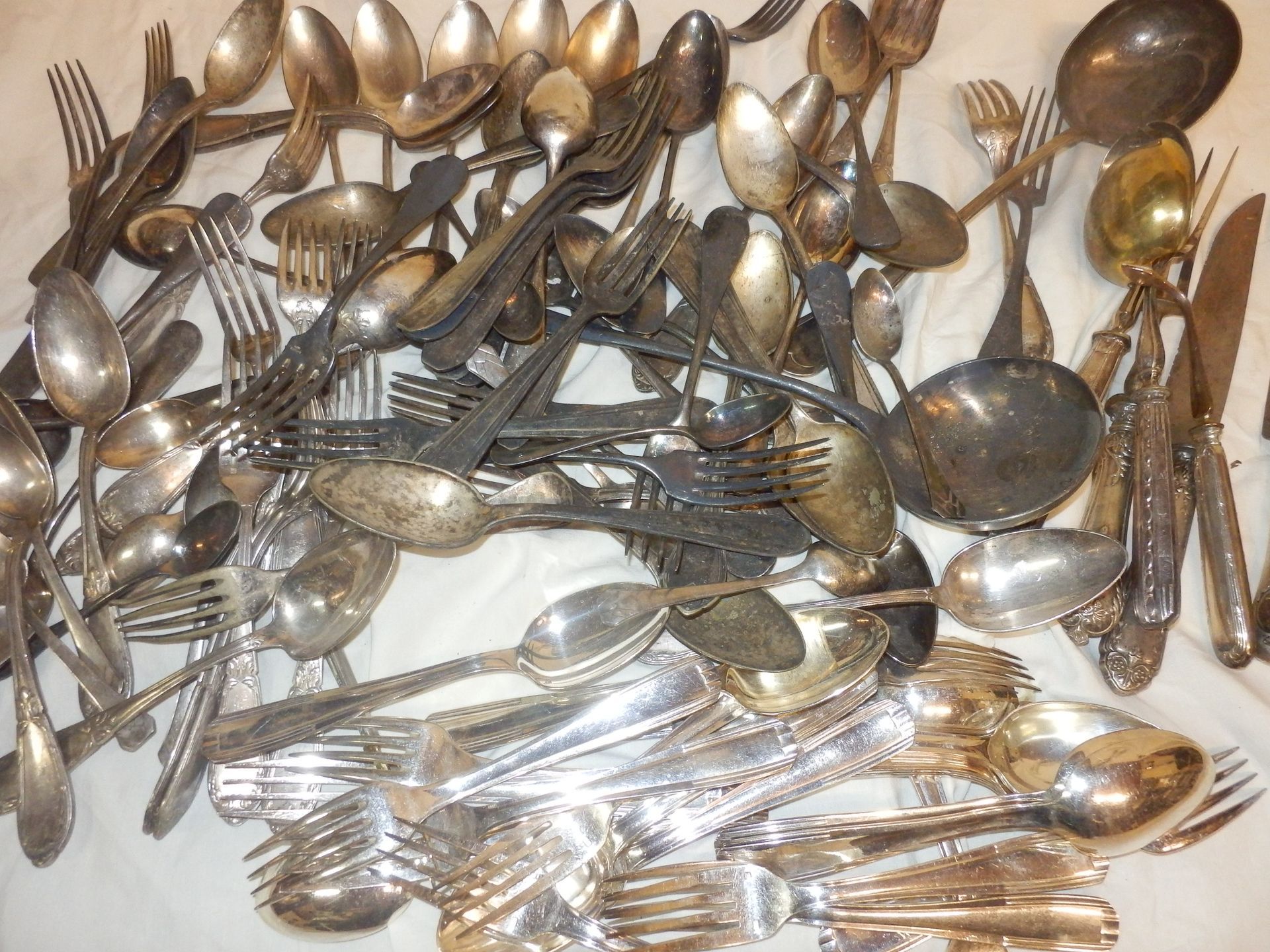 Pendule en bronze, dorée, d'époque Empire