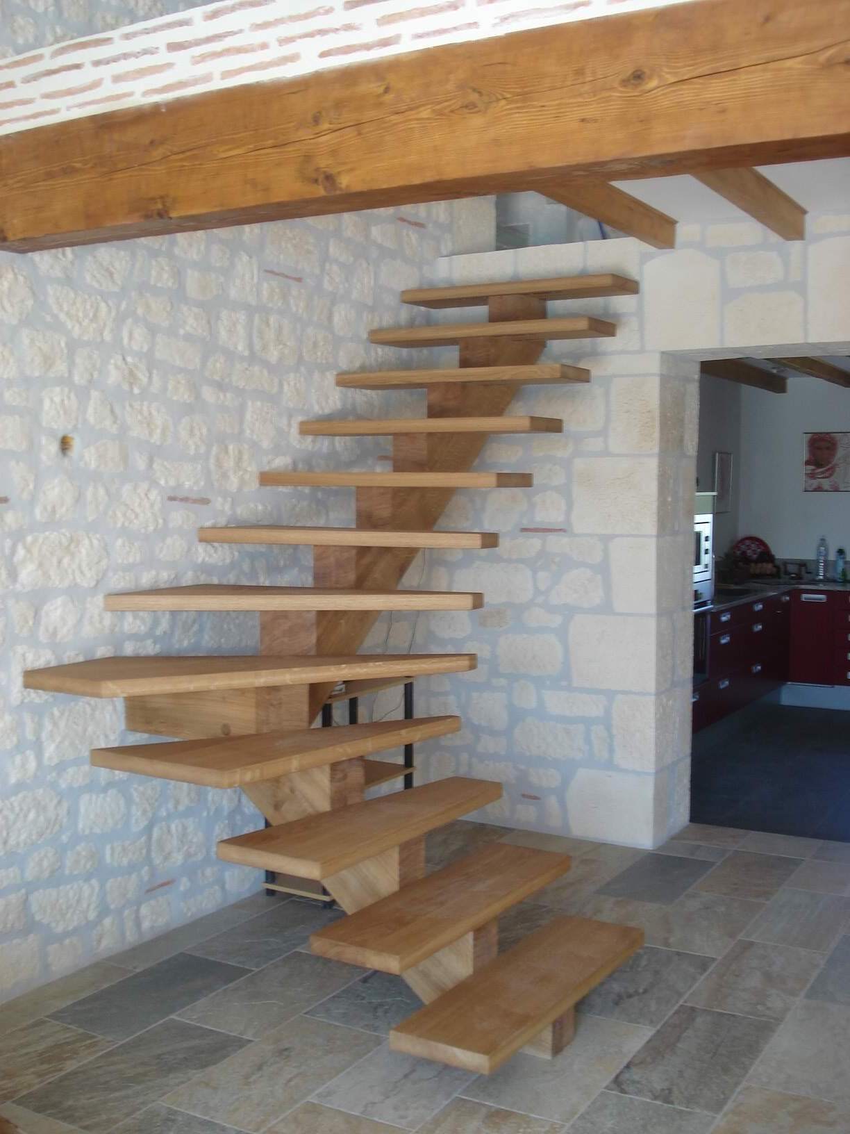 Escalier tournant en bois