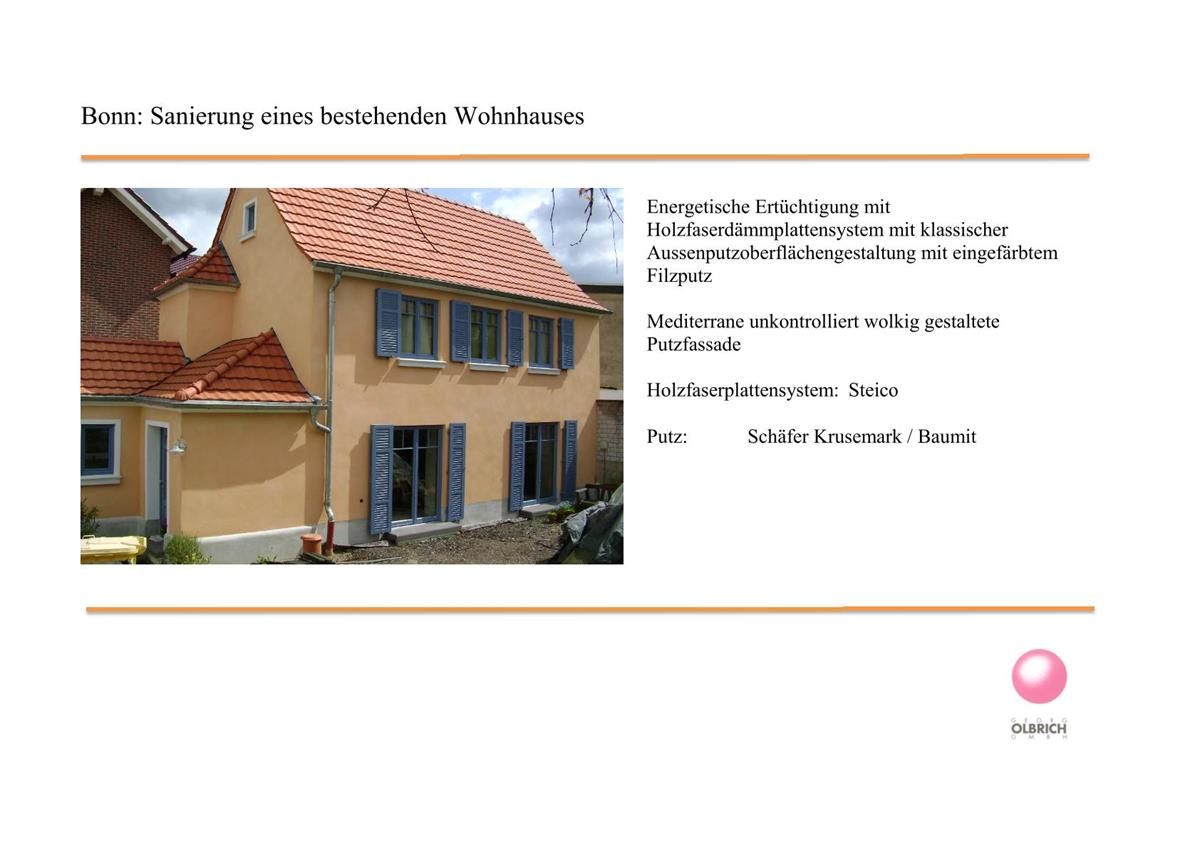 Ein Bild von einem Haus mit blauen Fensterläden