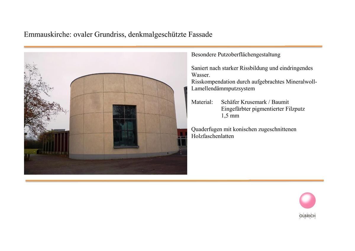 Ein Bild von einem runden Gebäude mit einem Fenster