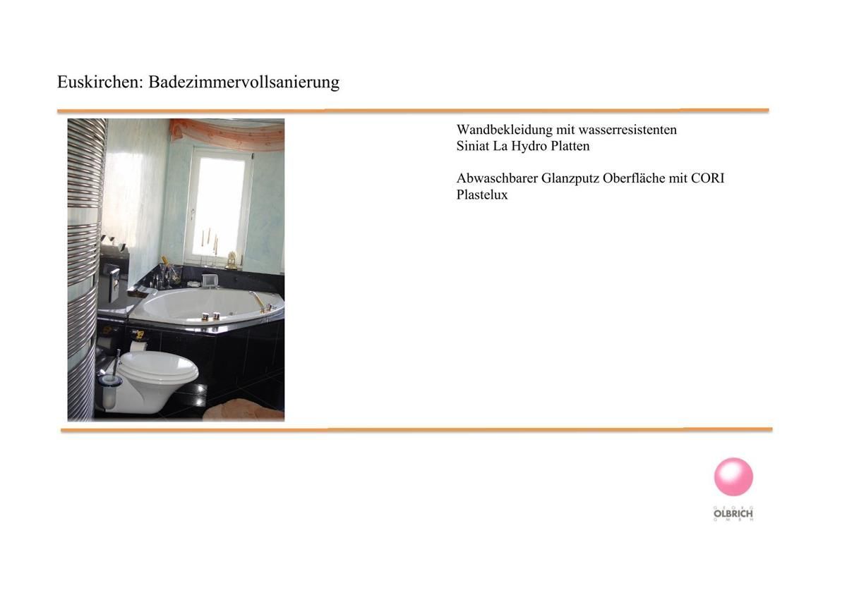 Ein Bild von einem Badezimmer mit Whirlpool und Toilette