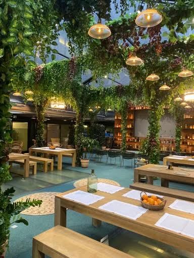 Fleurs dans un restaurant