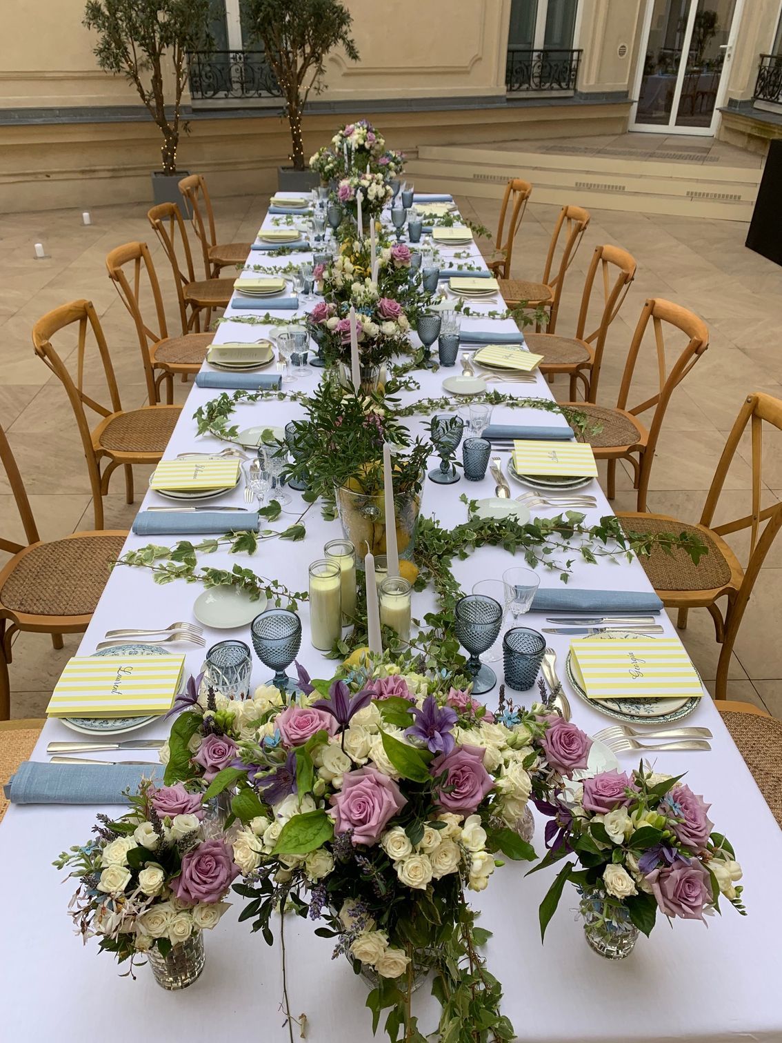Fleurs pour un dîner de mariage