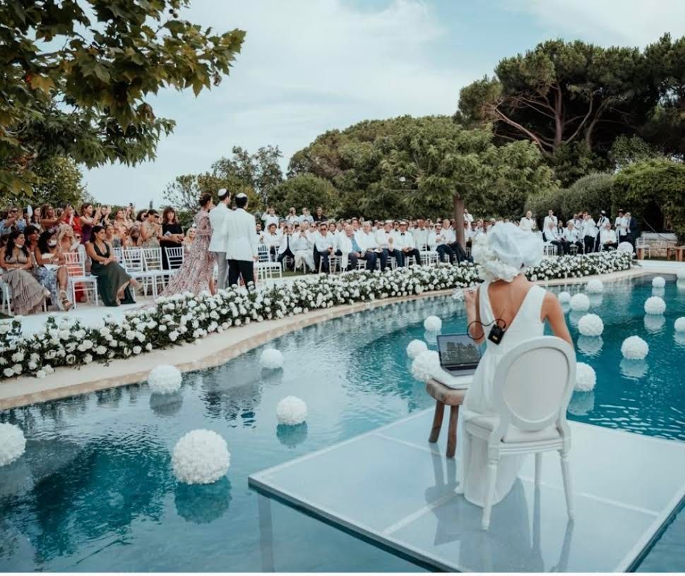 Mariage près d'une piscine