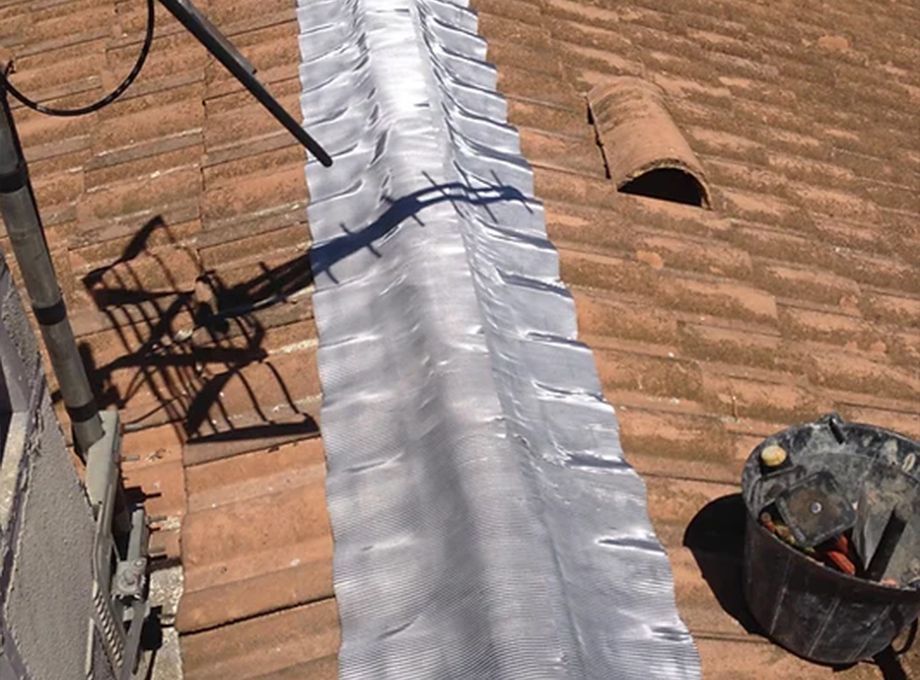 Travaux d'étanchéité d'une toiture de maison